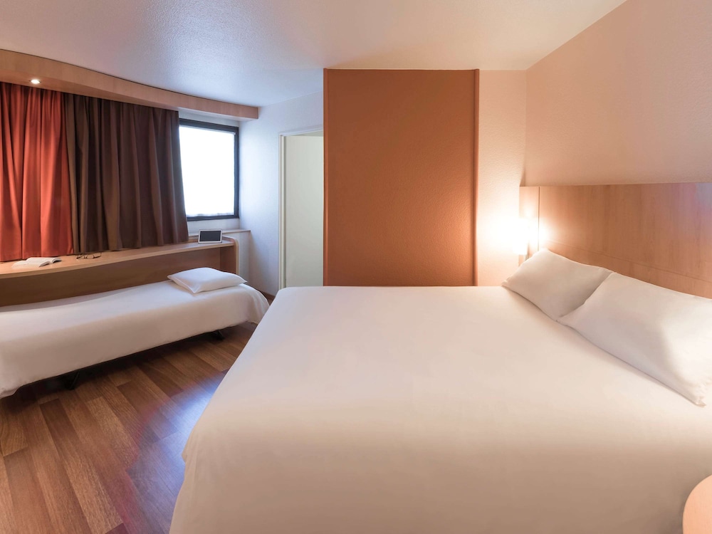 Ibis Angers Centre Chateau 13/75