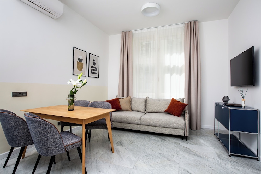 H11 Aparthotel 51/72