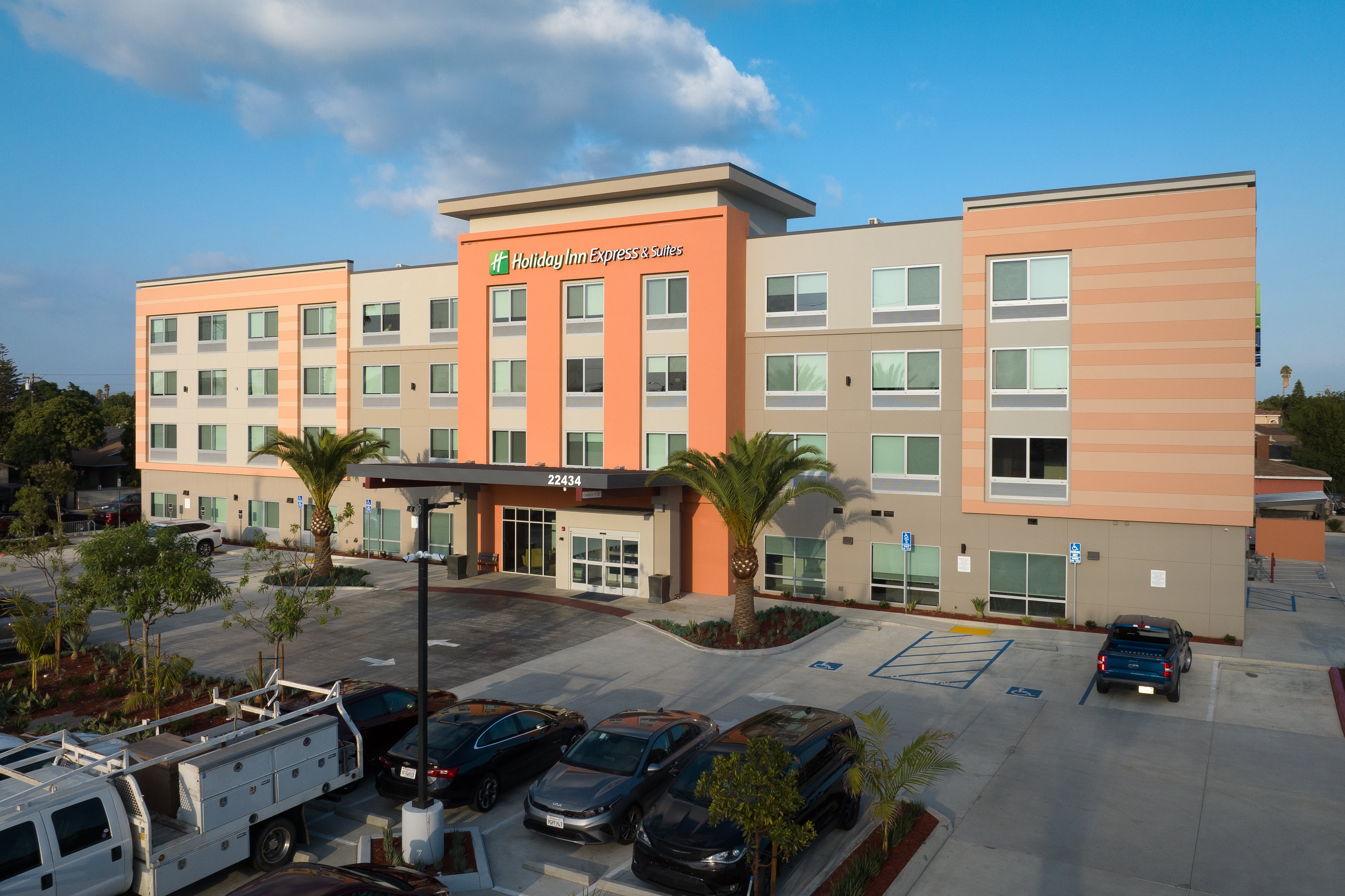 Holiday Inn Express & Suites Hawaiian Gardens 36/38