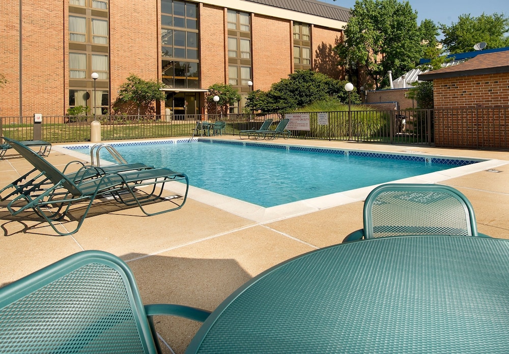 Pear Tree Inn St Louis Airport 39/45