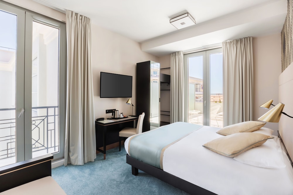 SUPERIOR, QUEEN BED, TERRACE