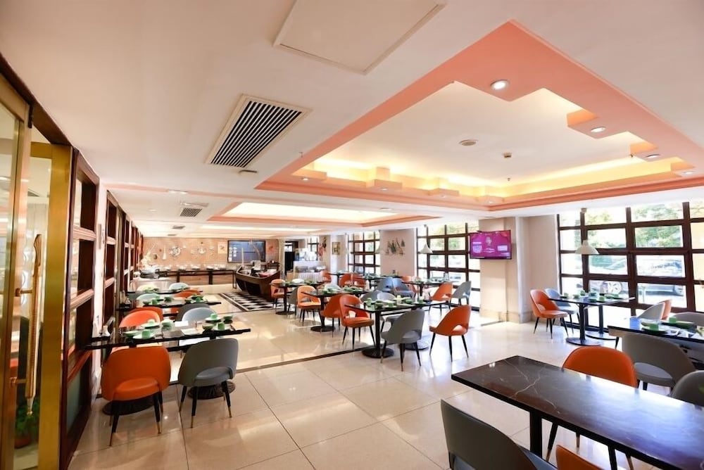 Nanjing Suning Universal Hotel 30/38