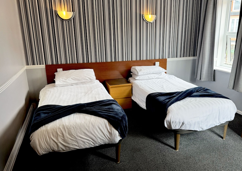 The Oakland Hotel 32/50