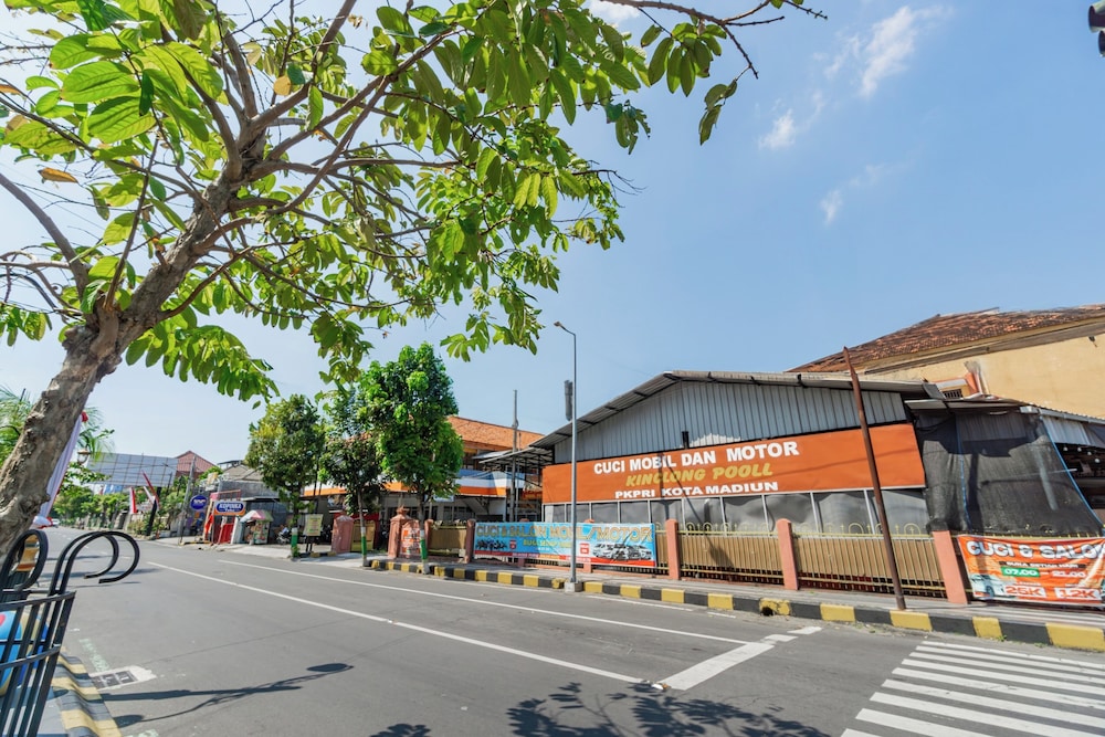 Hotel O Central Madiun Near Stasiun Kota Madiun 32/36