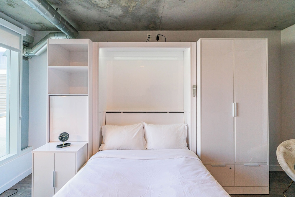 Deluxe, Studio, Murphy Bed, City View