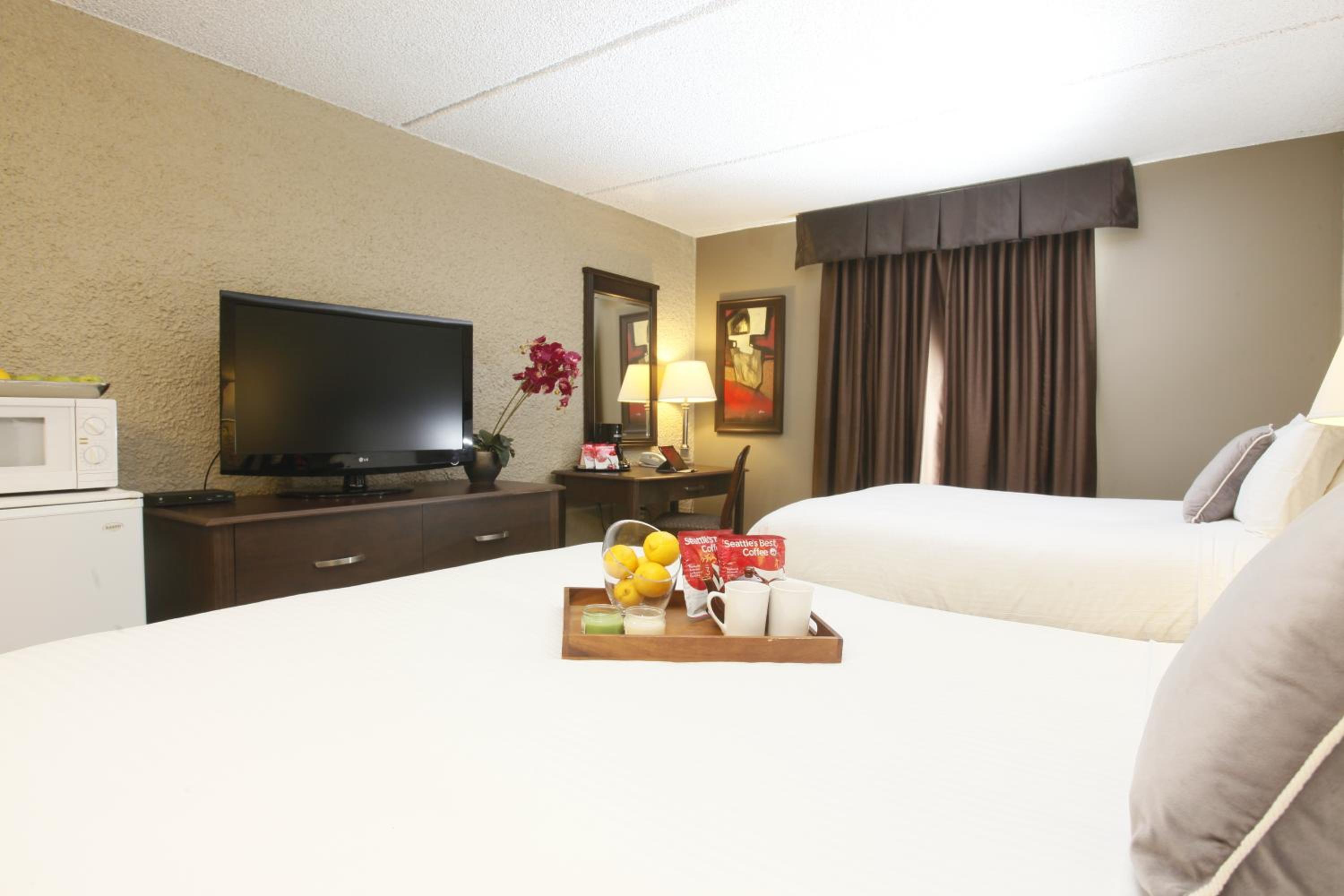 Room, 2 Queen Beds, Outdoor Entrance، Radisson Hotel Fort St. John, BC 3/5