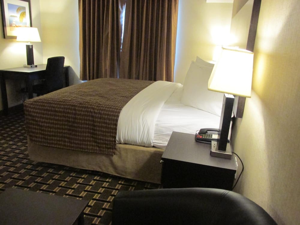 Sigma Inn & Suites Melville 6/28