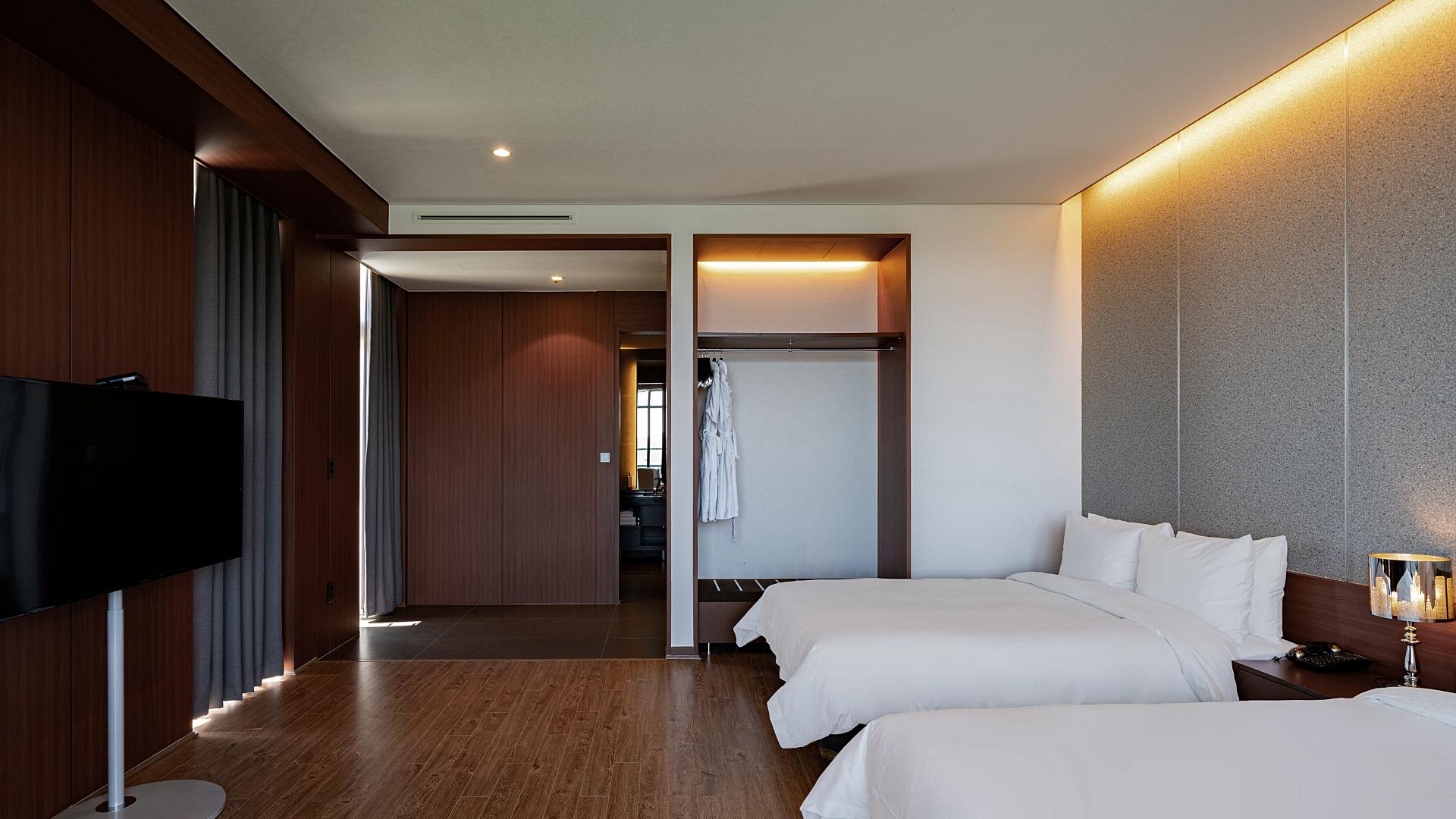 Korean, Twin Beds