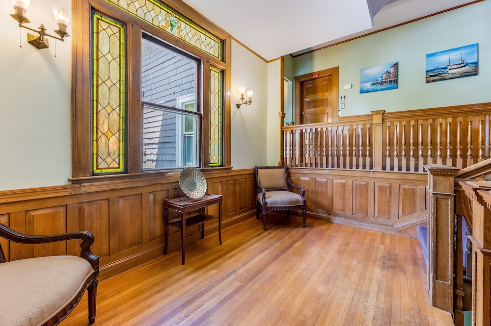 Castle Manor Inn 29/42