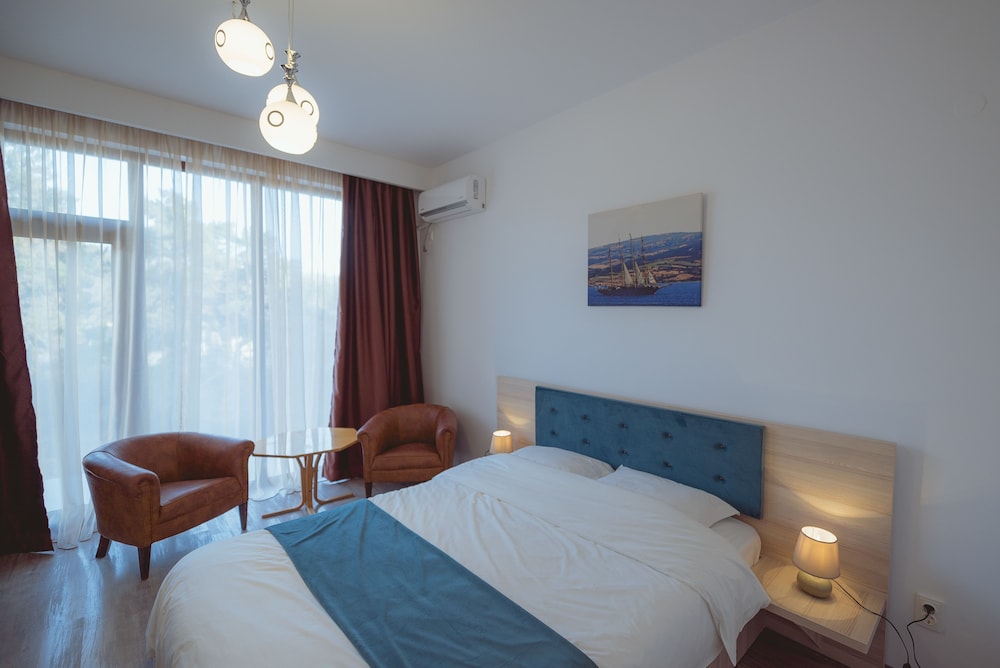 Q HOTEL NEPTUN 7/31