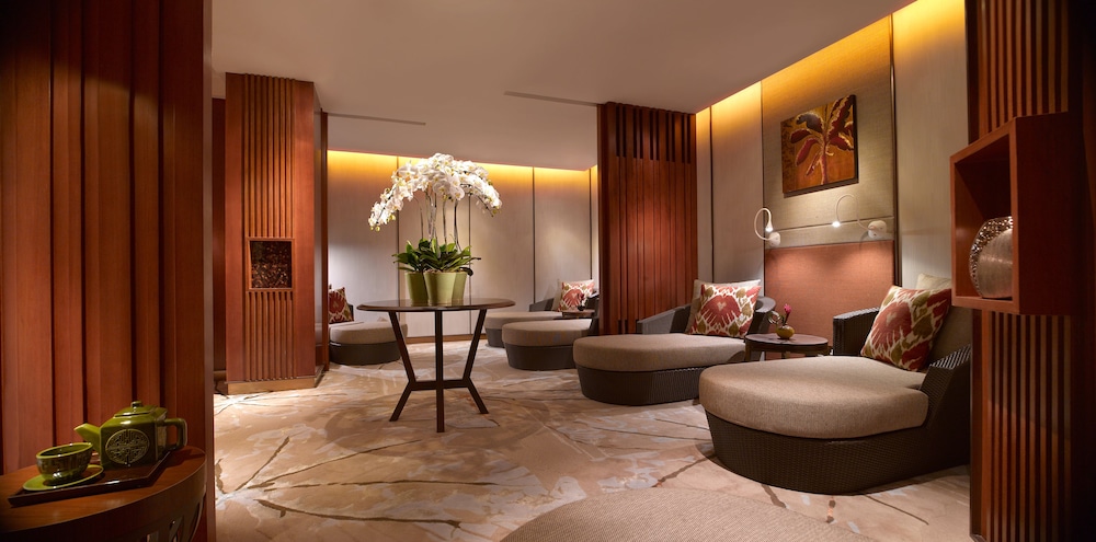 Shangri-La Apartments 40/71