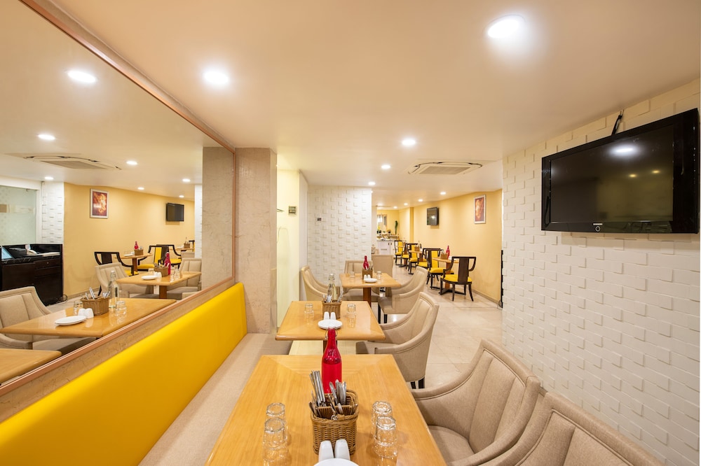 BloomSuites Ahmedabad 20/37