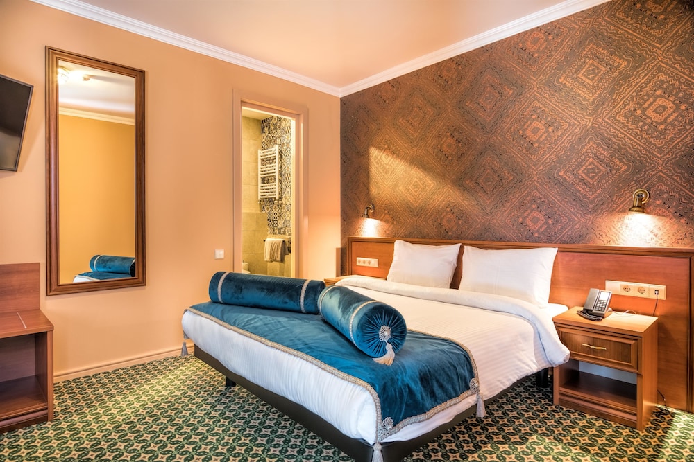 Golden Tulip Borjomi 30/73