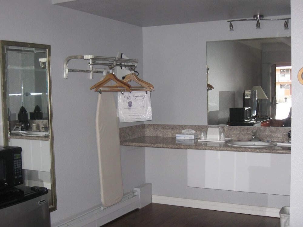 Santa Fe Inn Pueblo 3/31