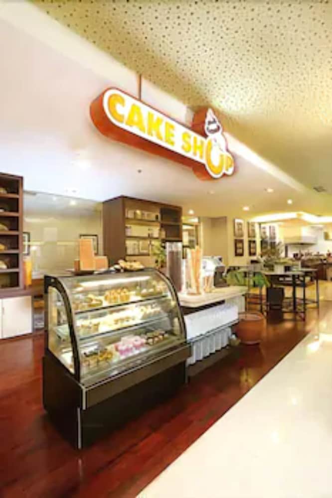 Golden Flower Hotel 7/49