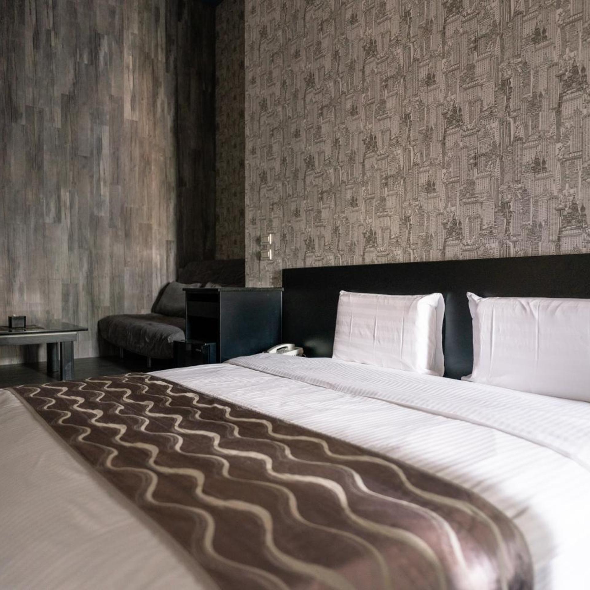 Deluxe, Double Bed