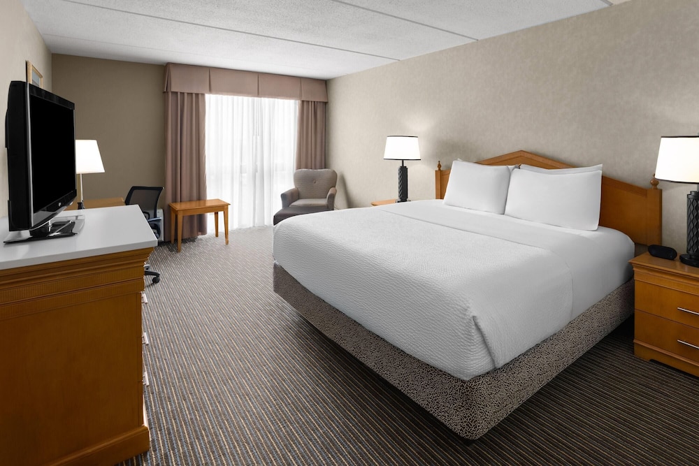 غرفة بسرير كينج، Days Hotel by Wyndham Toms River Jersey Shore 4/8