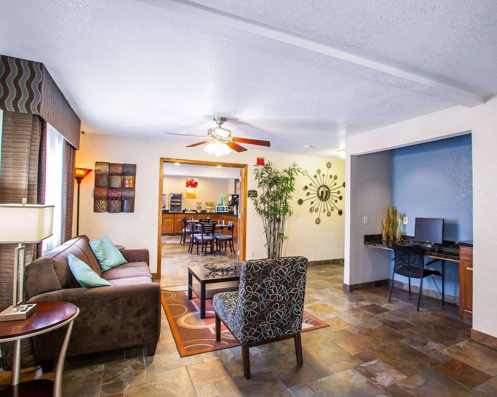 Quality Inn & Suites Ankeny-Des Moines 34/43