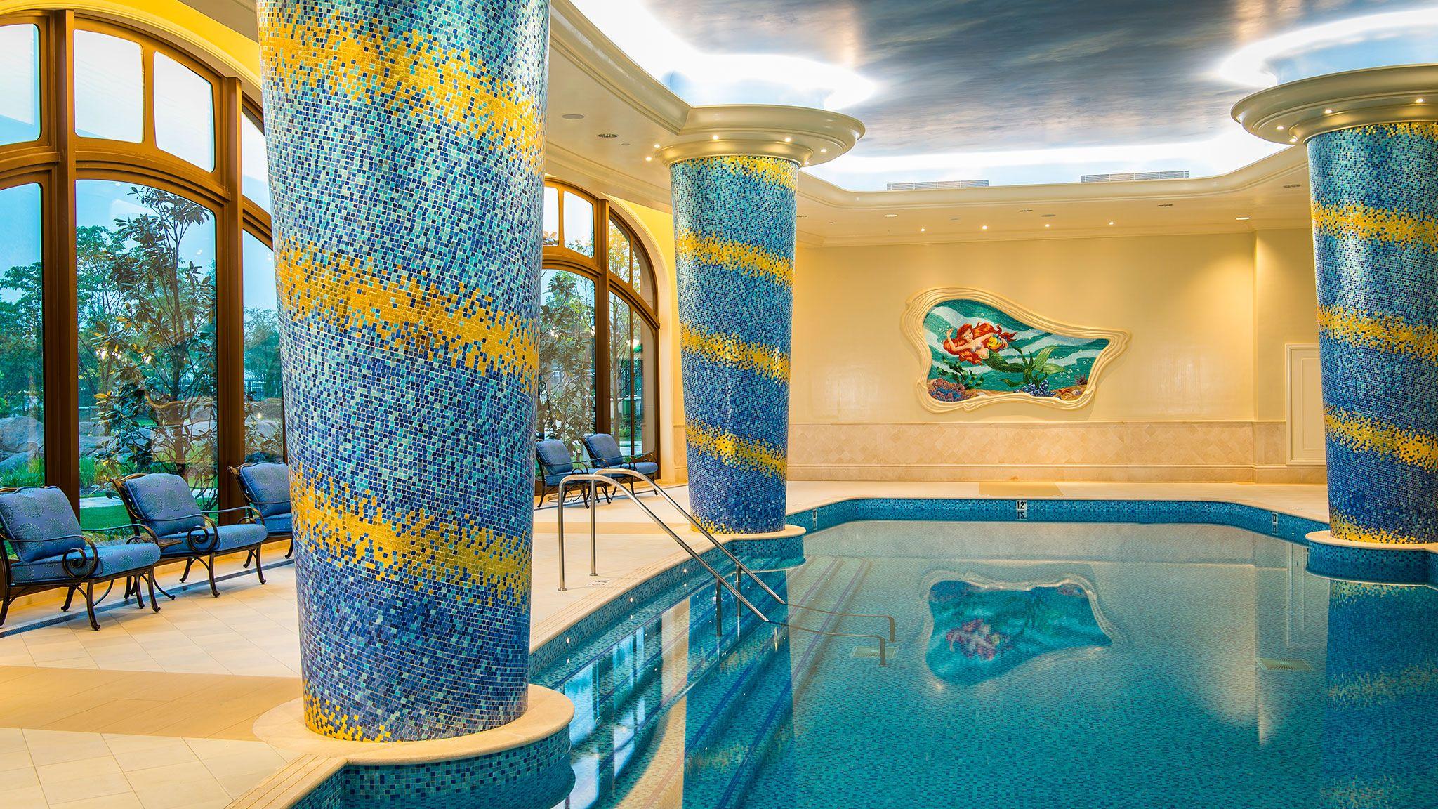Disneyland Hotel 24/36