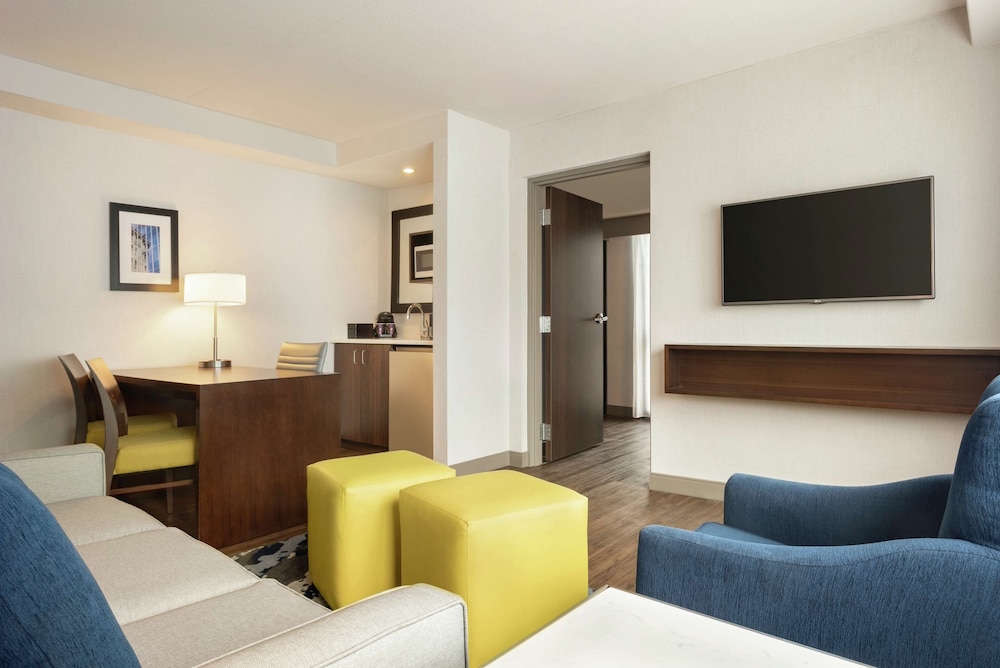 Embassy Suites Indianapolis Downtown 39/75