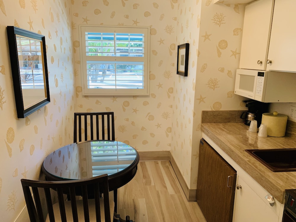 Franciscan Inn & Suites 28/40