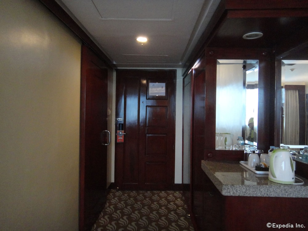 Cebu Parklane International Hotel 49/50