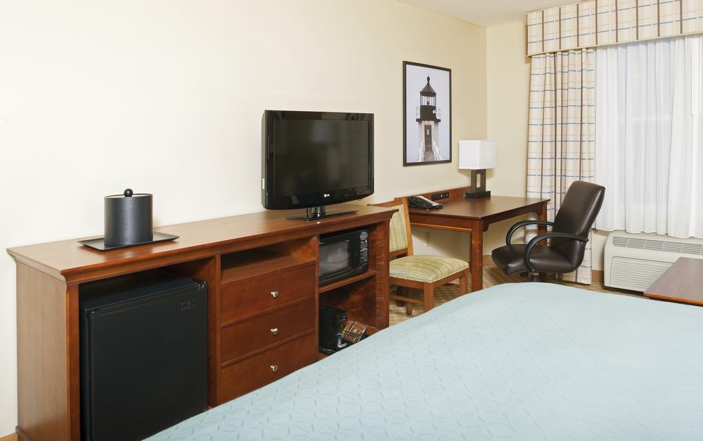 Country Inn & Suites by Radisson Holland, MI 38/42