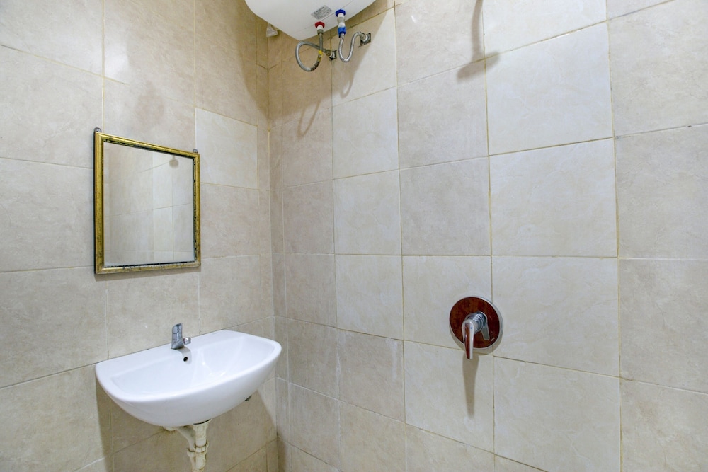 OYO 2320 Hotel Charvita 21/21