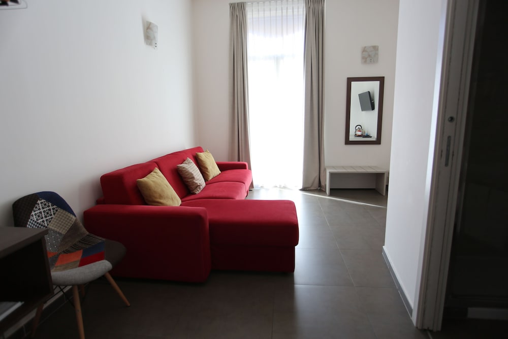 HOTEL EUBEA 54/79