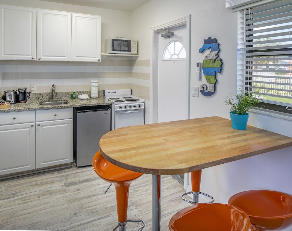 The Villas at St Pete Beach 30/50
