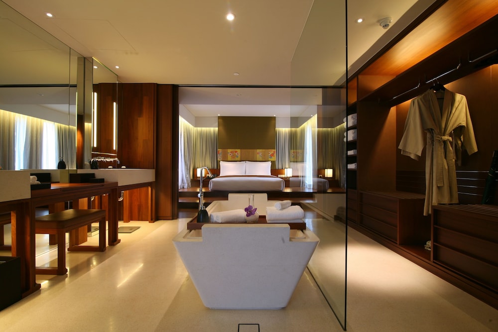 HANSAR BANGKOK 50/83