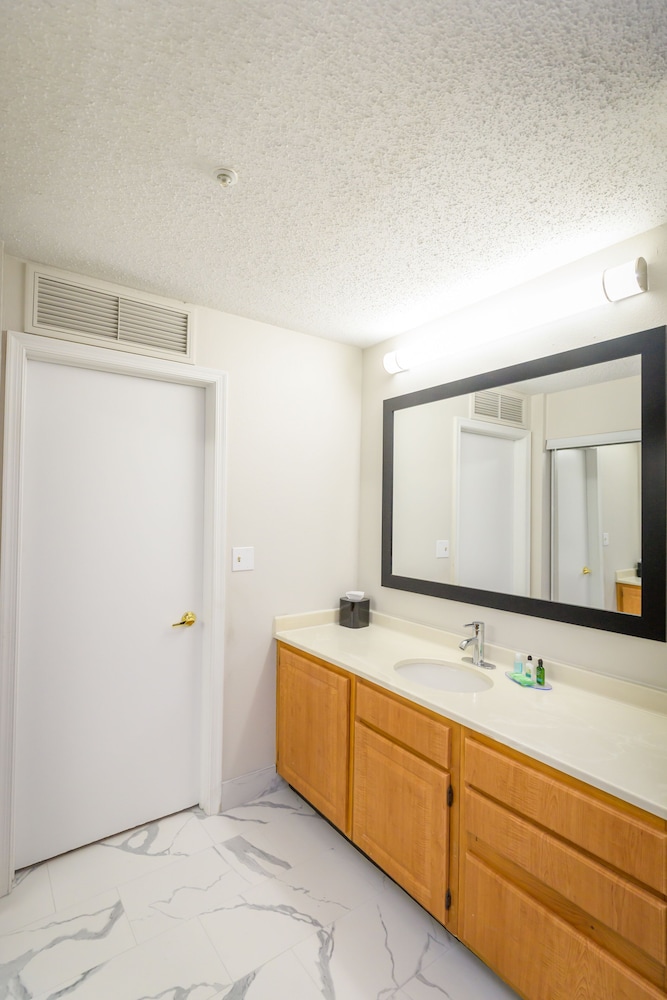 Philadelphia Suites-Extended Stay 13/33