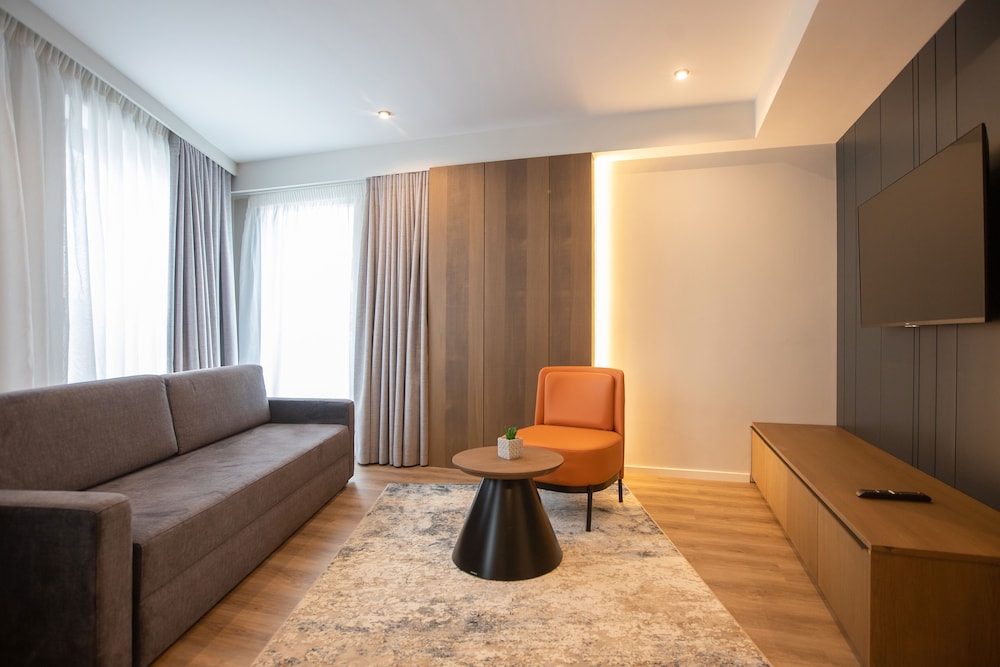 ELISA TIRANA AFFILIATED BY MELIA 39/64
