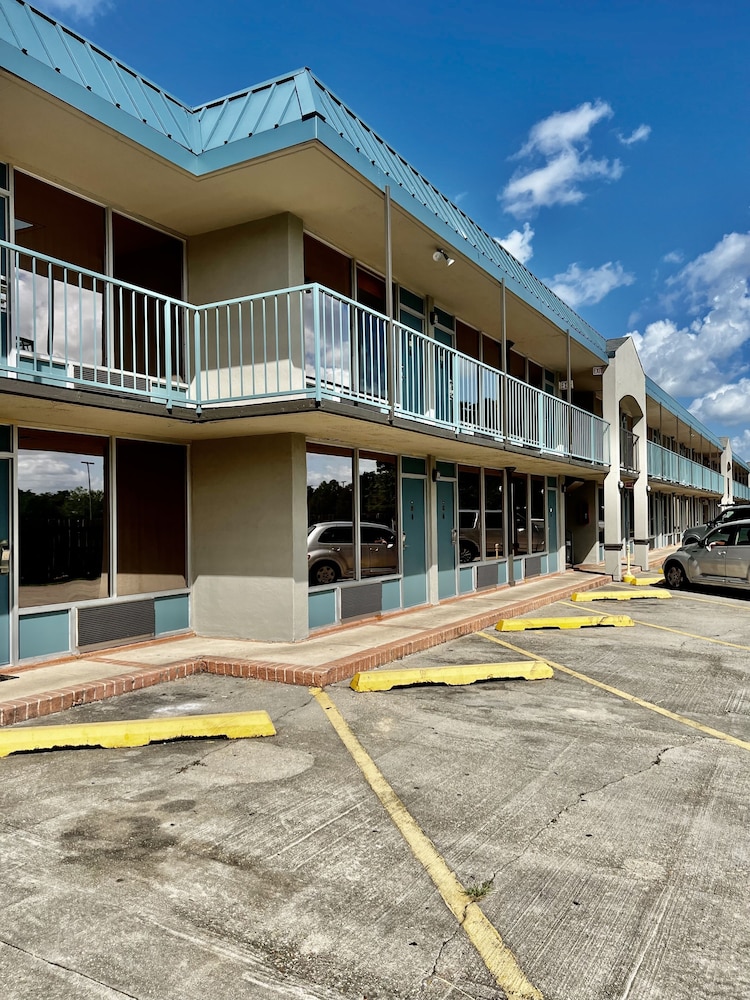 Discovery Inn Lafayette Airport I-10 in LAFAYETTE - LA