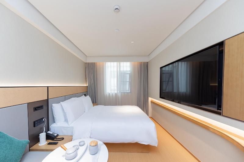 Room, 2 Double Beds, No Window