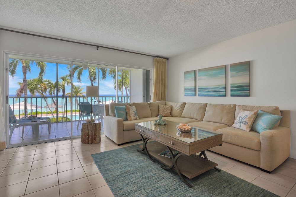 Aqua Bay Club Luxury Condos 17/50