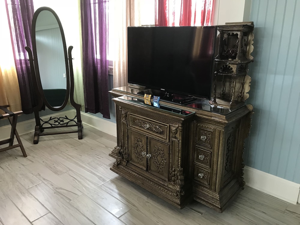 1912 Bed and Breakfast 30/59