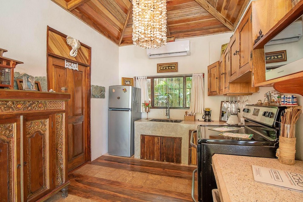 Ocho Artisan Bungalows 44/80