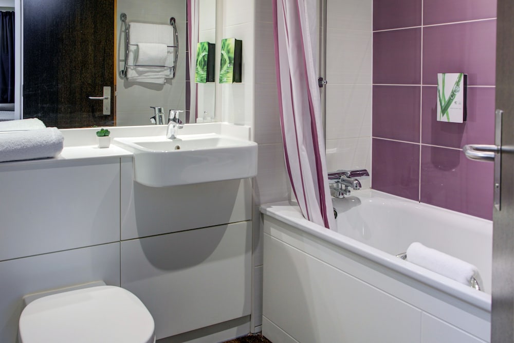 غرفة قياسية بسرير مزدوج لذوي الإعاقة، Fortune Huddersfield, Sure Hotel Collection by Best Western 3/3