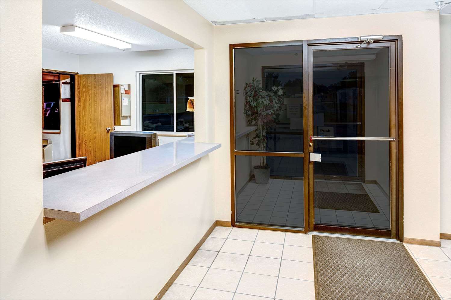 Super 8 Motel Blair 1/10