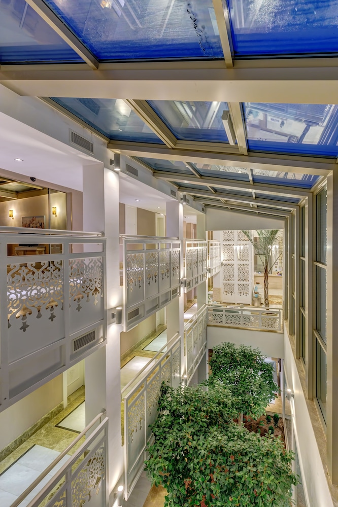 Antmare Hotel 3/50