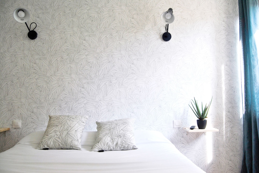 HOTEL LE THUROT 49/50
