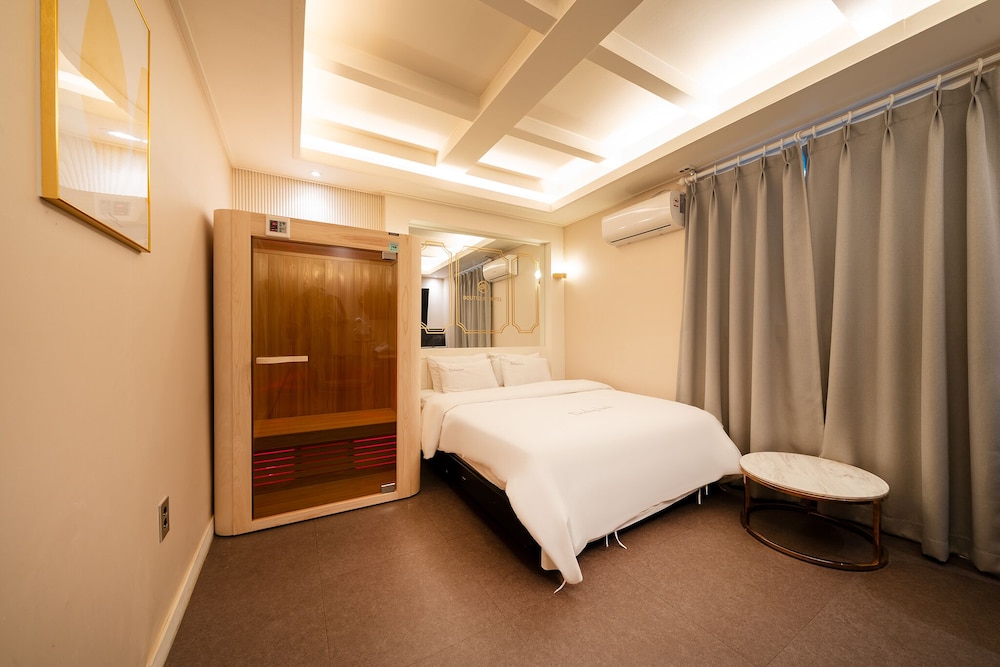 DK Hotel 22/55