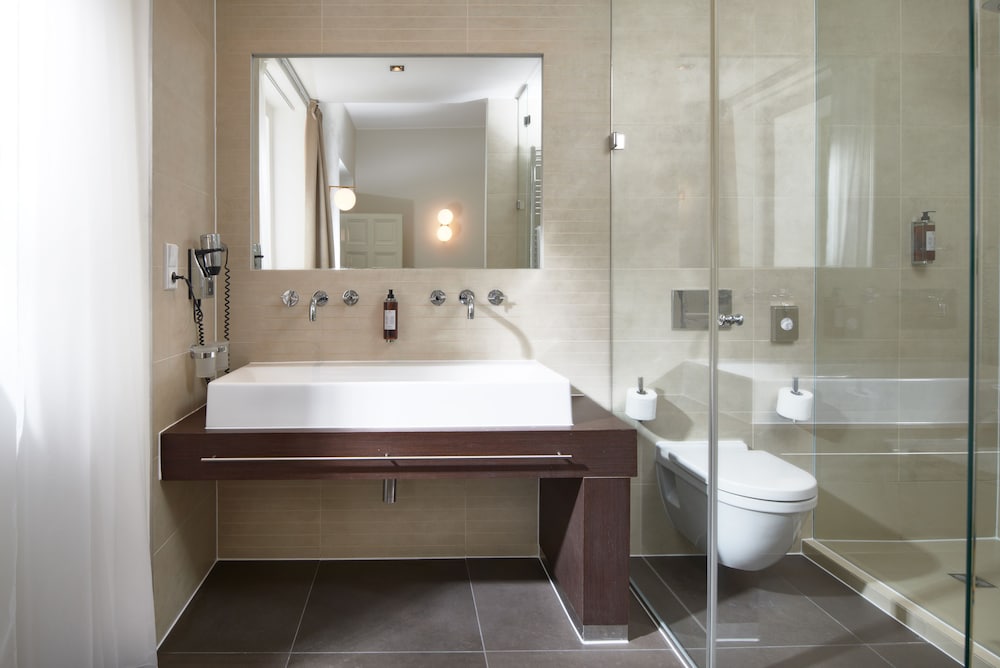 Golden Angel Suites by Adrez Living 60/62