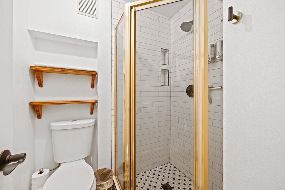 غرفة كلاسيكية بسرير كوين، The Adagio Bed and Breakfast 3/3