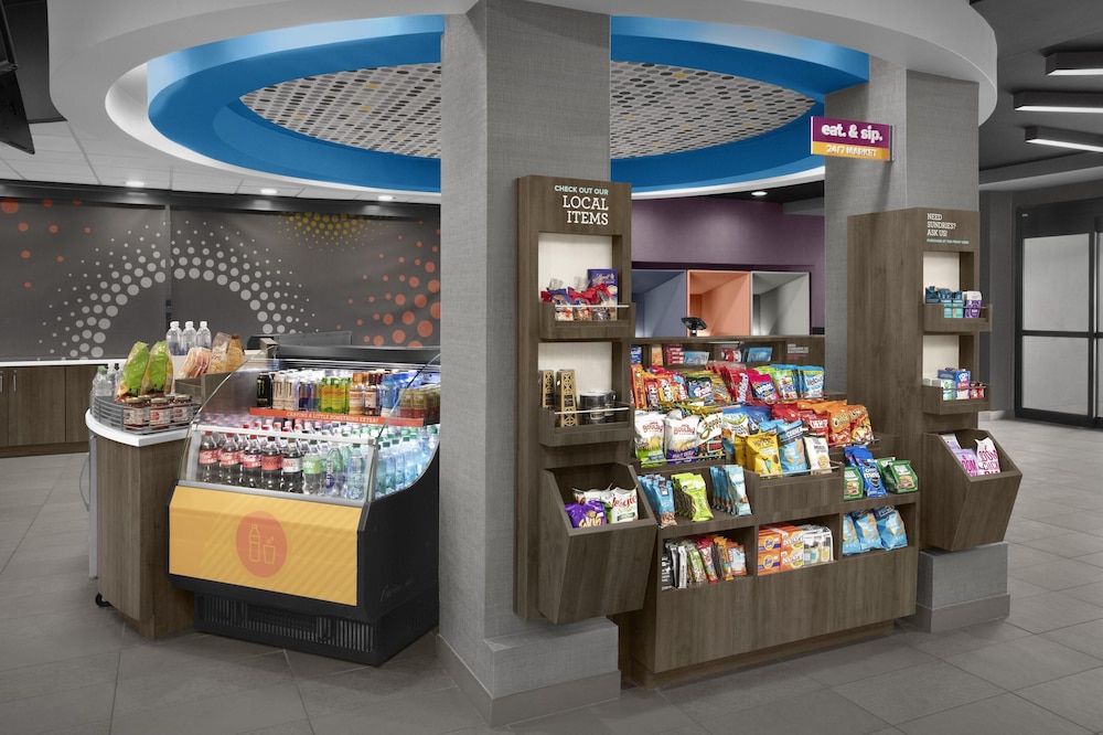 Tru by Hilton Midland East 28/39