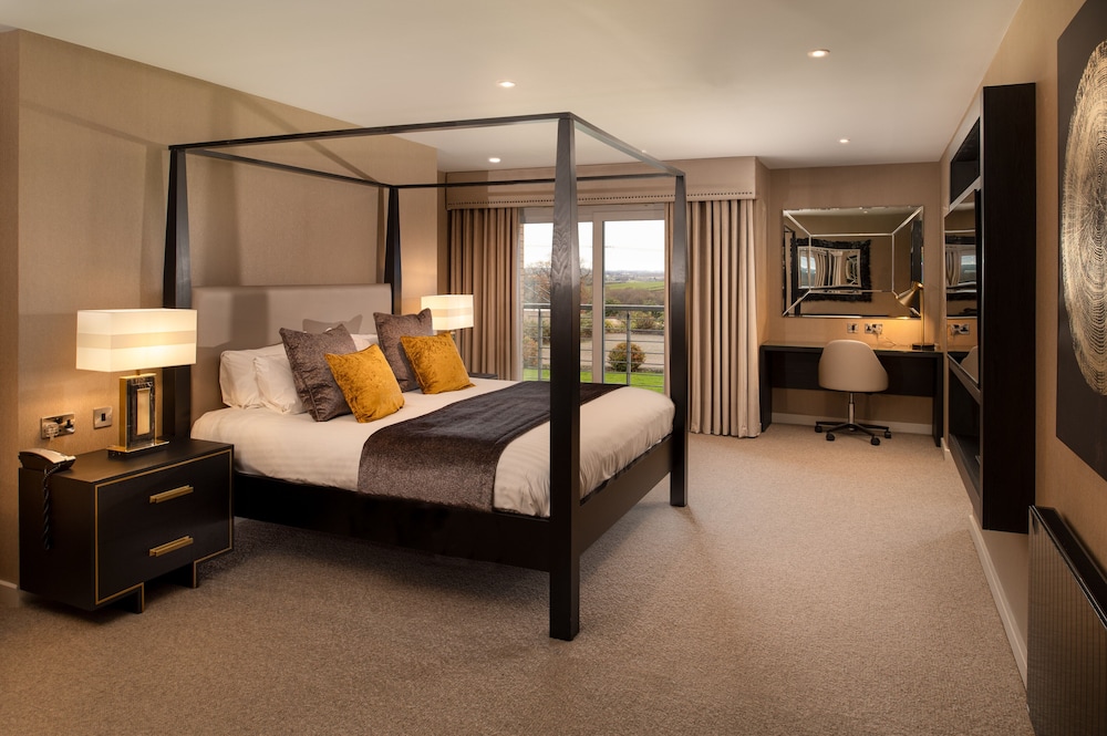 Radstone Hotel 7/50