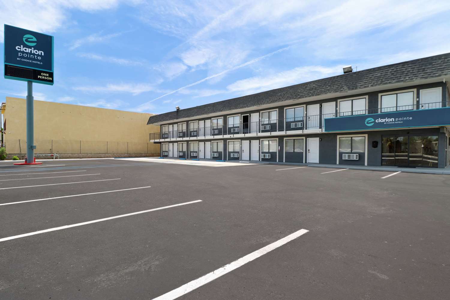 Clarion Pointe Ridgecrest near China Lake Naval Station 17/19