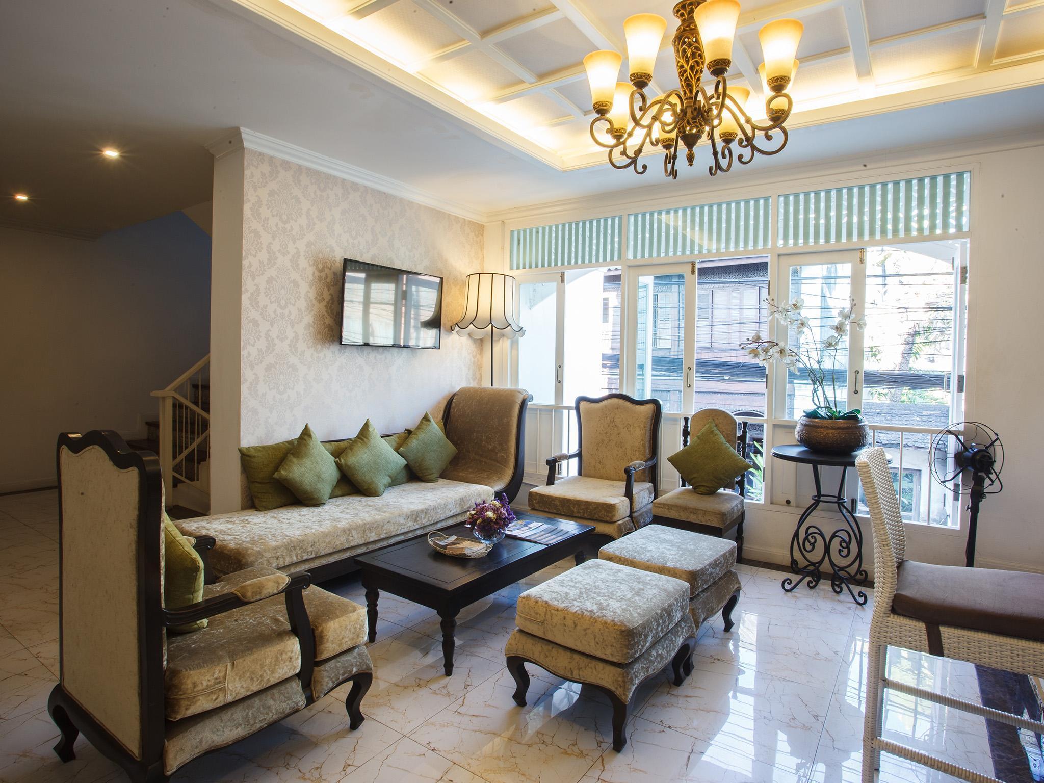 B2 Riverside Colonial Hotel 38/43
