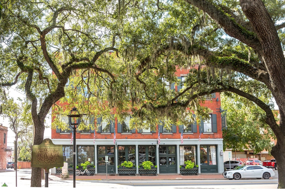 East Bay Inn 64/70